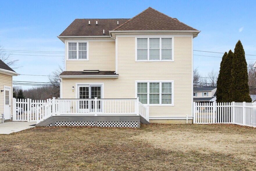 Building Photo - 45 Fenton Ln