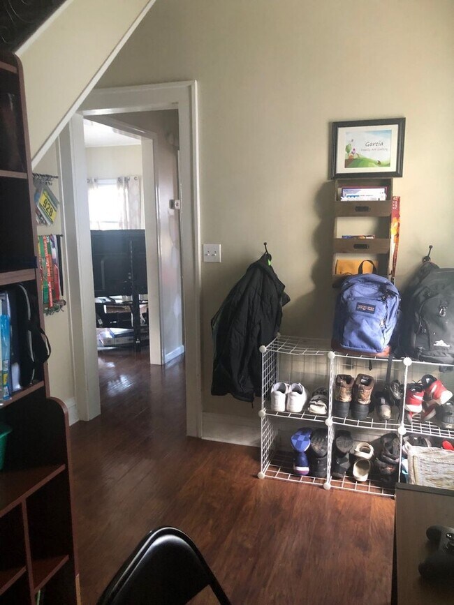 Building Photo - 2 Bedroom with Bonus Room in Basement