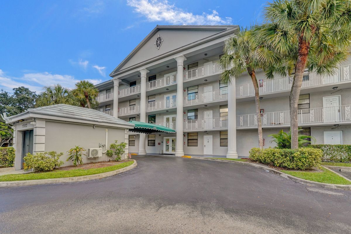 Building Photo - 1502 Whitehall Dr