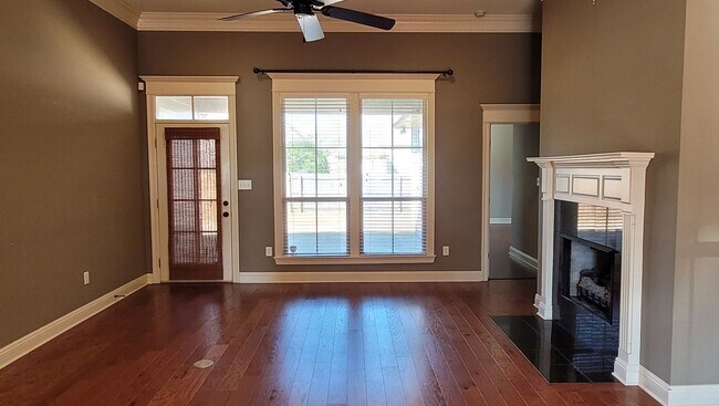 Building Photo - Spacious 3 bedroom plus office in Springlake off Bluebonnet