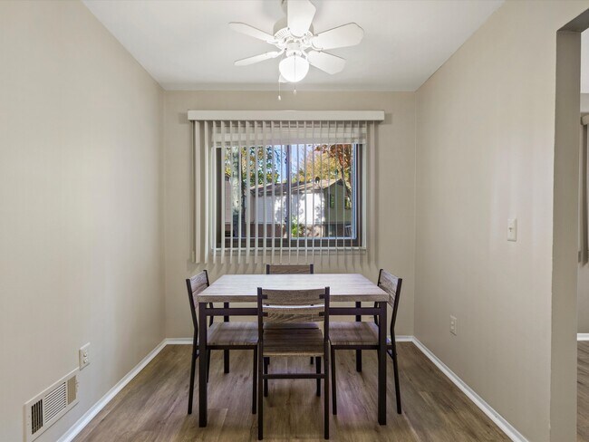 Building Photo - 26656 Farmbrook Villa Dr
