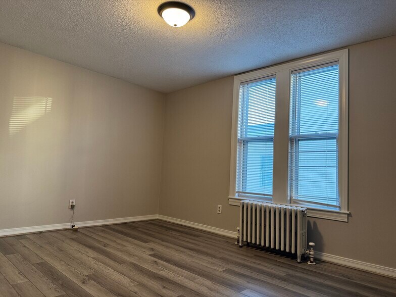 Building Photo - 66 Hamlet Ave