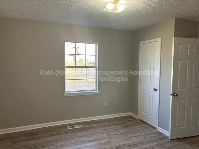 Building Photo - 214 W Central Ave