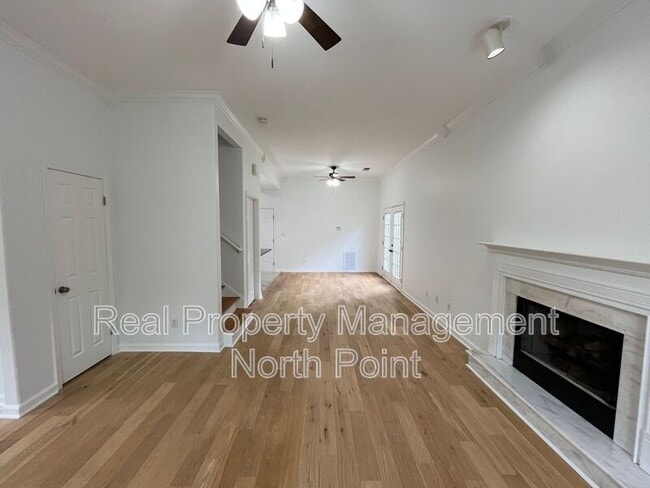 Building Photo - 889 Crew St SW