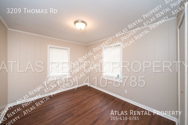 Building Photo - 3209 Thomas Rd