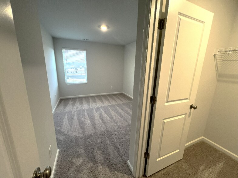 Building Photo - 5303 Spicewood Lk Dr