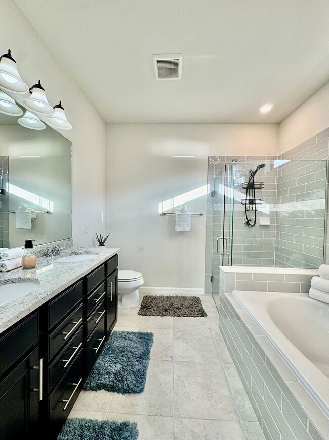 Building Photo - SEASONAL Lakeside Rental Home In Resort-Style Community