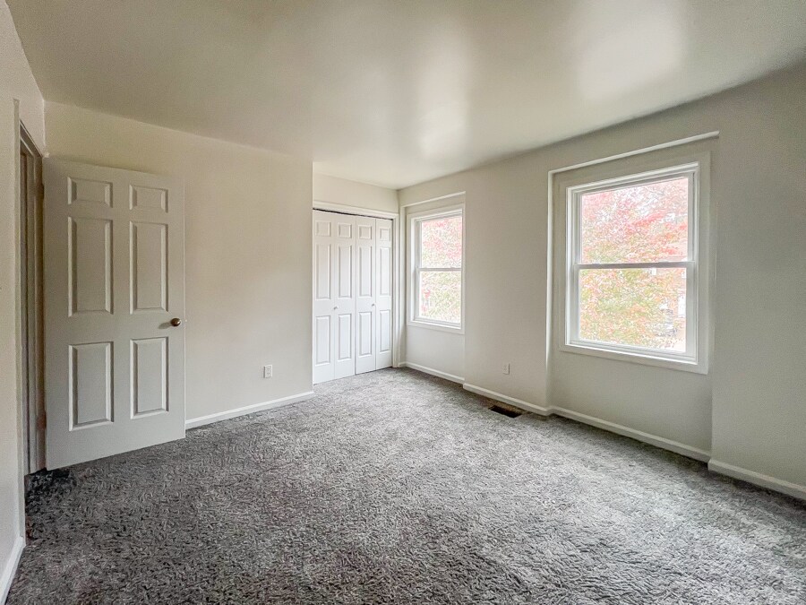 Building Photo - 6 Fox Hill Dr