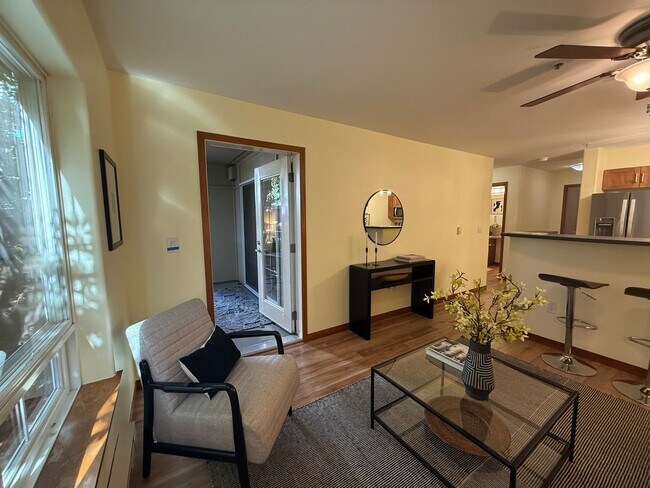 Building Photo - Sausalito Condominiums - West Seattle