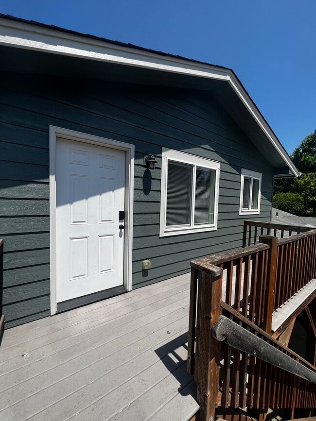 Building Photo - 4-Bedroom 3-Bathroom house with attached 1 bedroom apartment