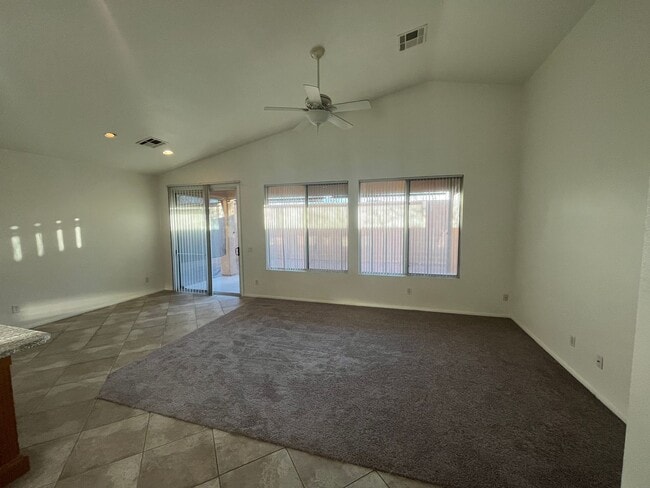 Building Photo - Single Story - 3 bed home located in Hende...