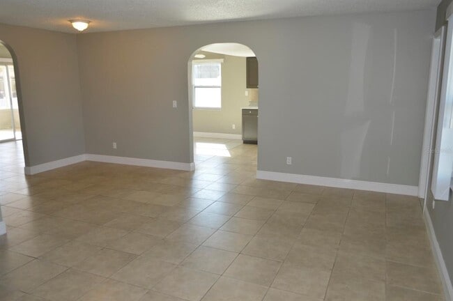 Building Photo - 6525 Manila Palm Way