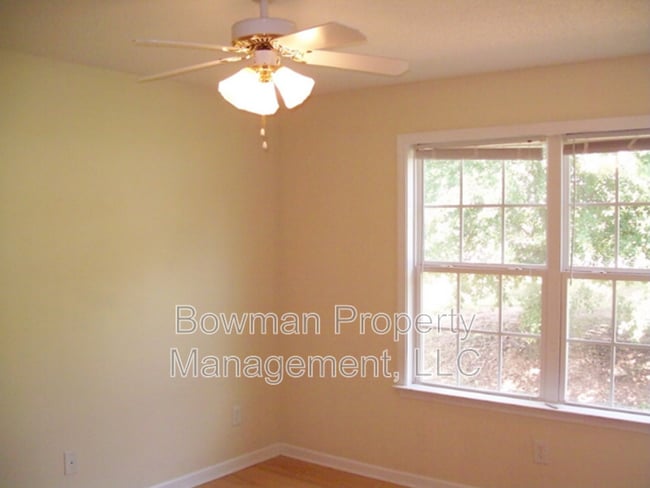 Building Photo - 235 Alawana