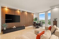 Building Photo - 21200 Point Pl