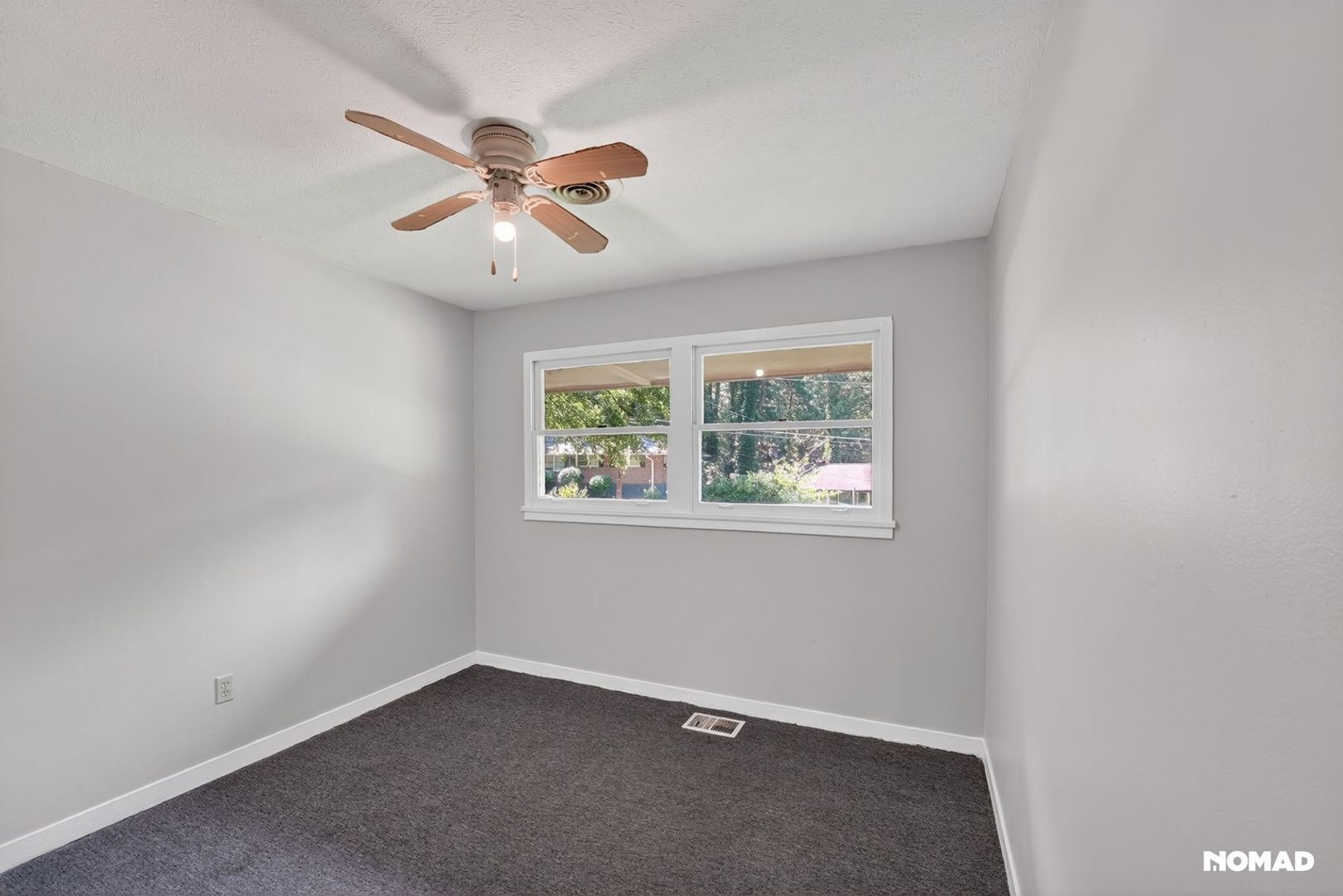 Building Photo - 704 Valleyview Dr