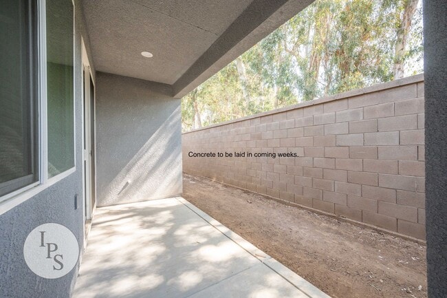 Building Photo - Newer East Clovis Home, 4BR/2BA, with Sola...