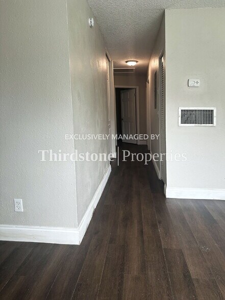 Building Photo - 8544 Oak Leaf Rd