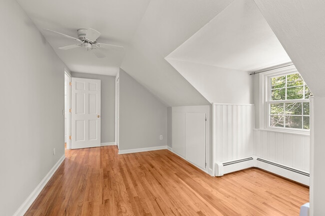Building Photo - 61 Knollwood Dr