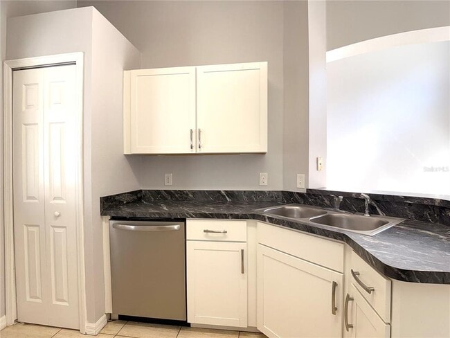 Building Photo - 732 Casterton Cir