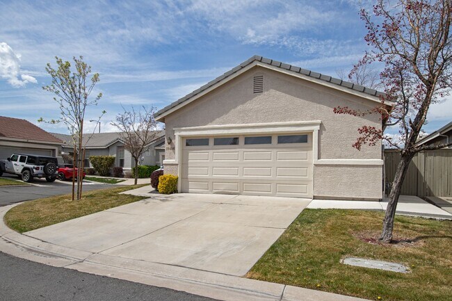 Building Photo - Inviting 3-Bed, 2-Bath Home in Gated Commu...