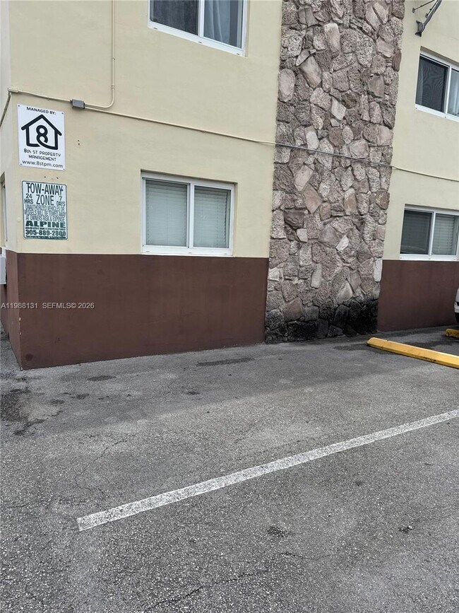 Building Photo - 2429 SW 9th St