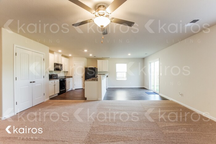 Building Photo - 207 Common Reed Dr