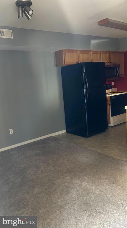 Building Photo - 413 Gregorys Way