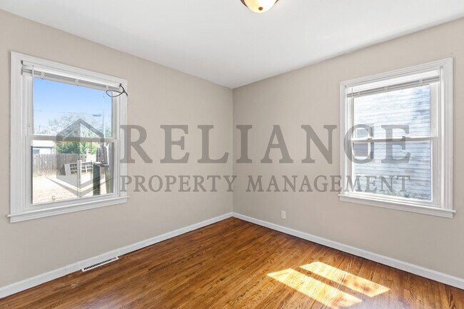 Building Photo - 3332 S Downtain St