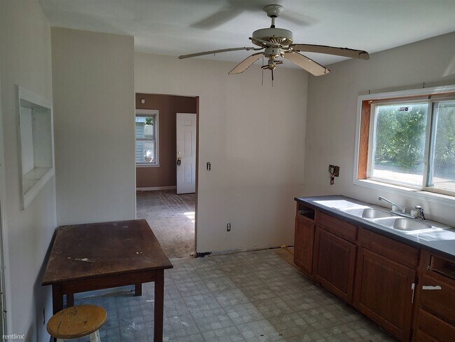 Building Photo - 2 br, 1 bath House - 3168 West Parkway Avenue