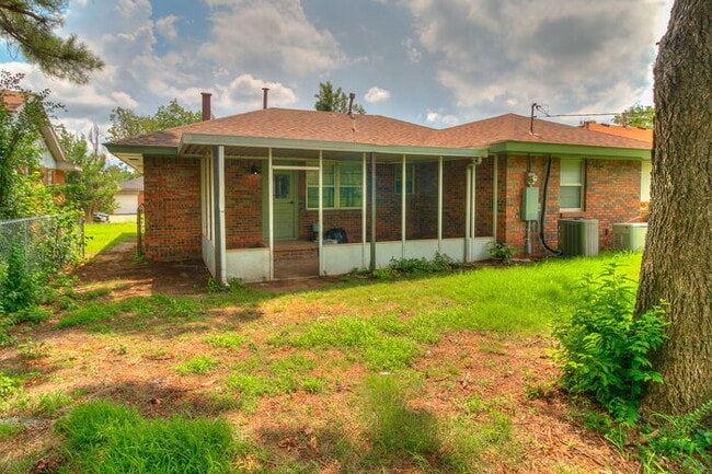 Building Photo - 2417 Becker Pl