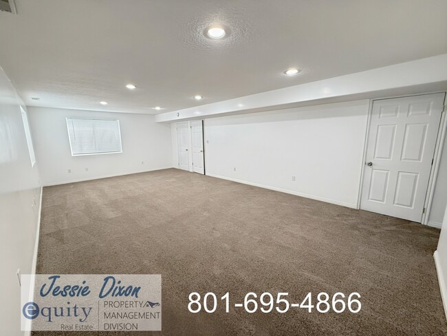 Building Photo - 108 W Oaks Dr