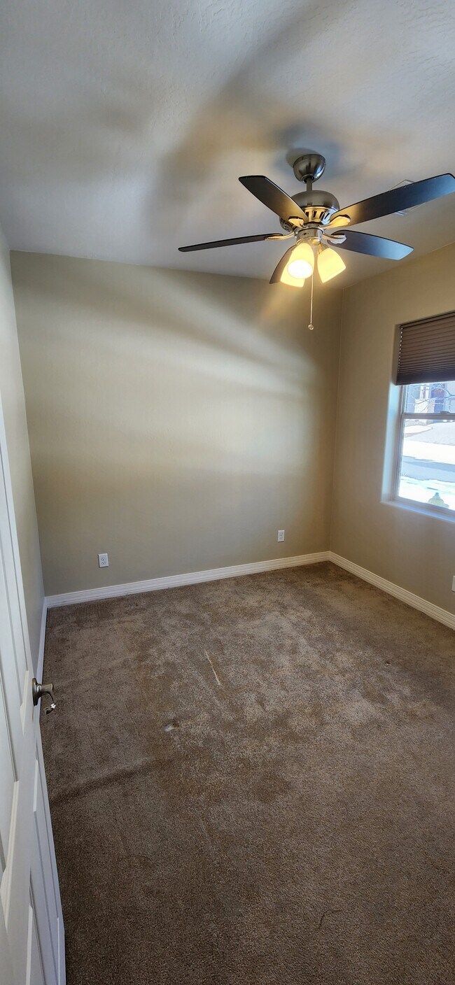 Building Photo - 2490 W Pollo Cir