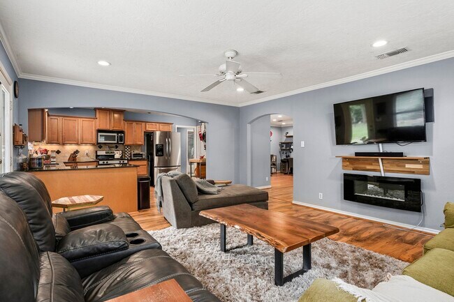 Building Photo - 1034 Nashua St