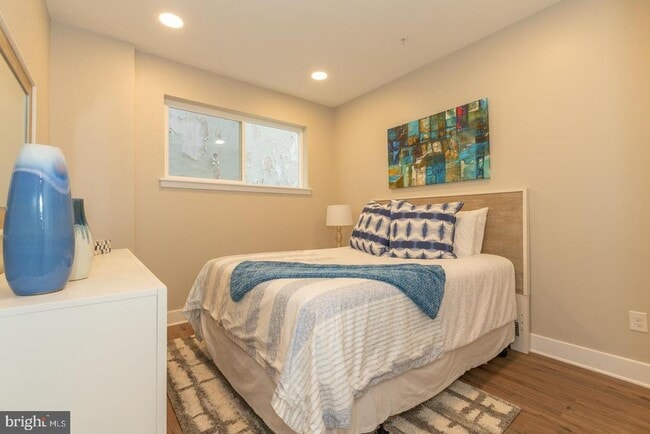 Building Photo - 2220 Master St