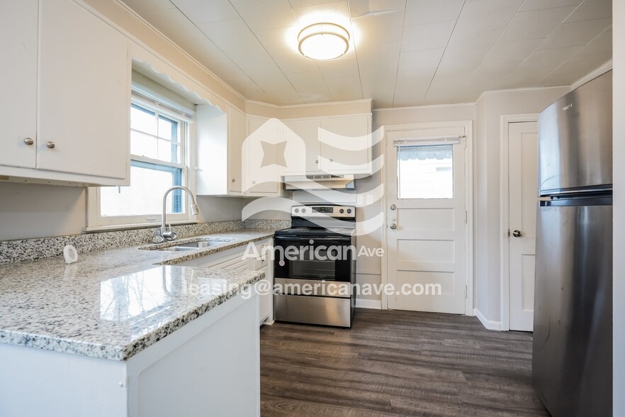 Building Photo - 1325 N Meade St