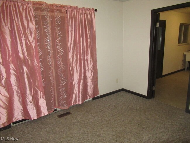 Building Photo - 6525 Seneca Trail