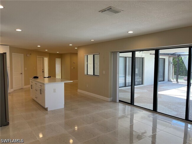 Building Photo - 255 Pine Valley Cir