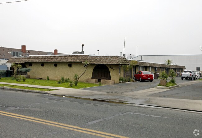 Primary Photo - 860-870 E Merritt Ave