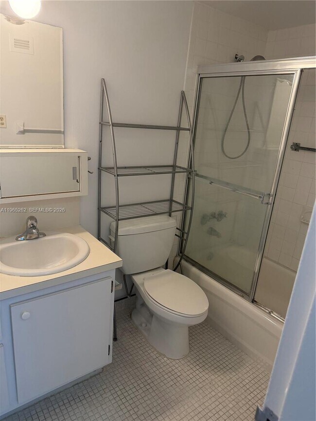 Building Photo - 1000 West Ave