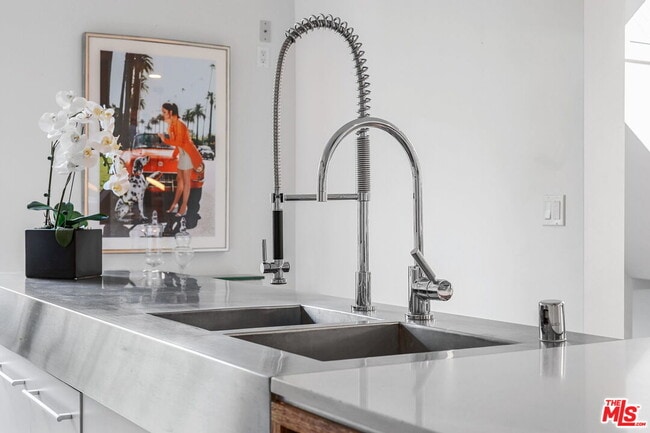 Building Photo - 7 Vicente Ter