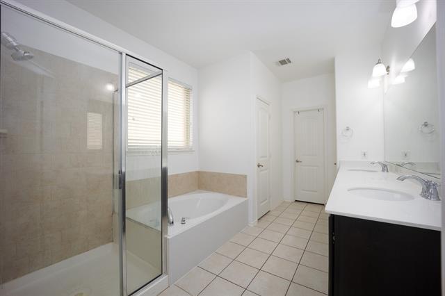 Building Photo - 1300 Coleman Dr