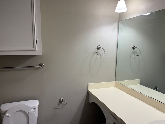 Building Photo - 3 bedroom/2 bath house in 047 Brandon!
