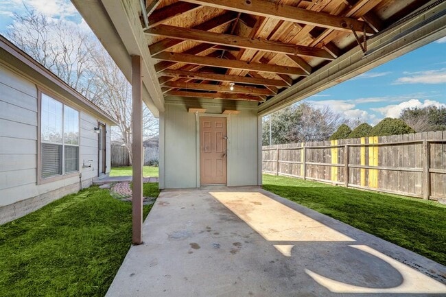 Building Photo - 15102 Jordan Oaks St