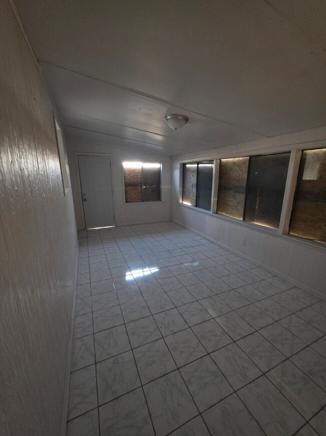 Building Photo - LIMITED TIME**NO APPLICATION FEE**1/2 OFF DEPOSIT**