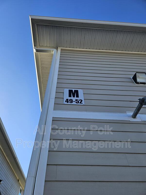 Building Photo - 915 Ariana St