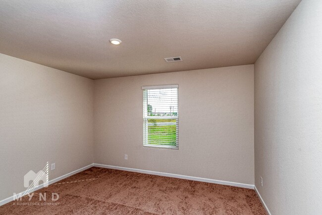 Building Photo - 65 Royal Mdw Dr