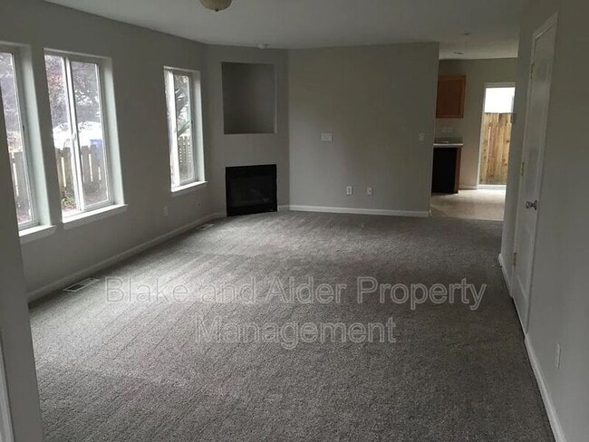 Building Photo - 7006 SE 72nd Ave