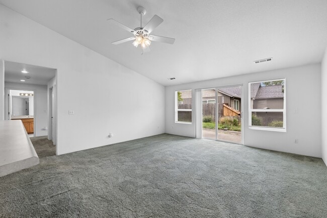 Building Photo - 621 Shadow Wood Dr