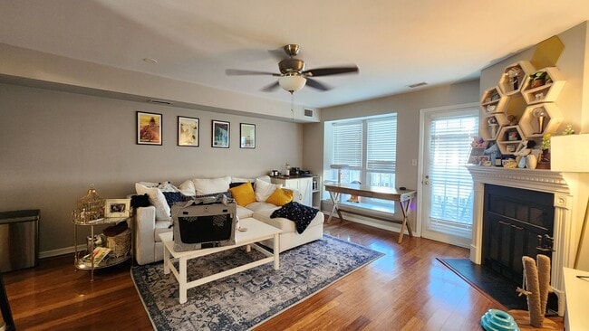 Building Photo - Tucked Away Condo with Balcony near Shirlington