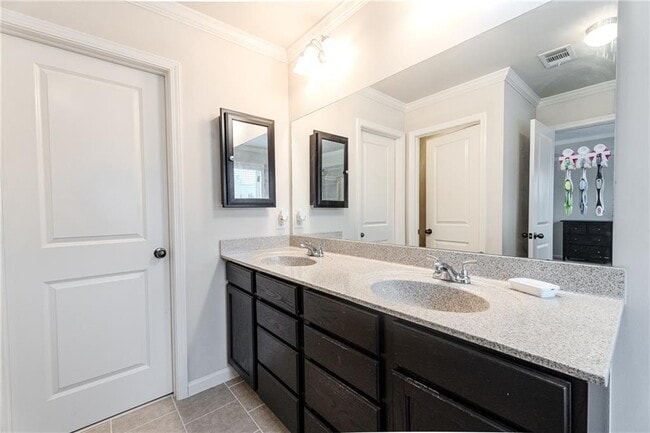 Building Photo - 801 Village Field Ct NW